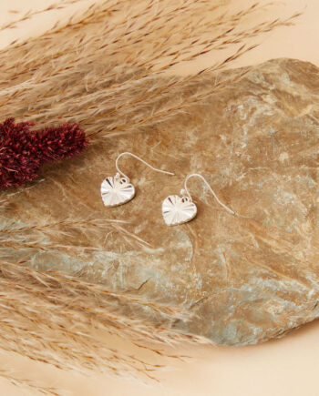 Textured heart short drop earrings