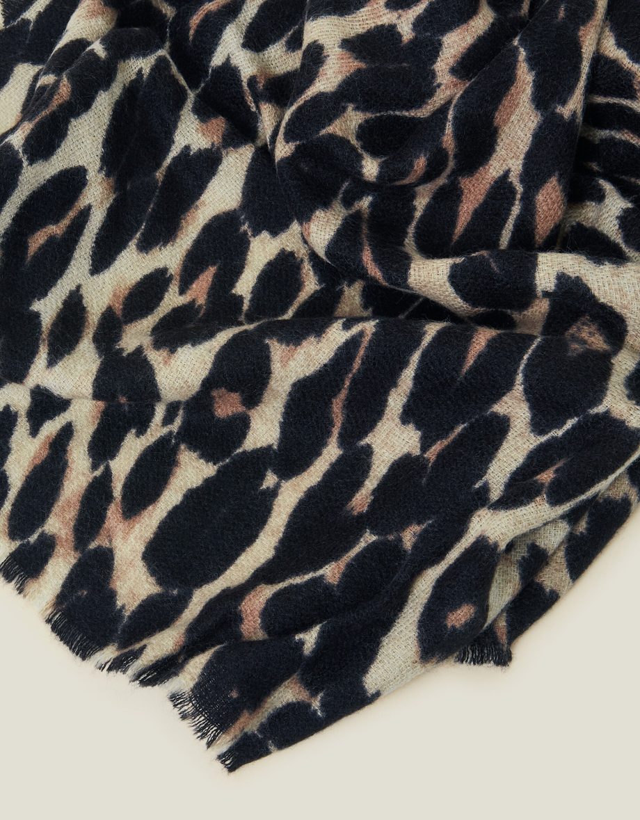 LEOPARD PRINT BLANKET SCARF