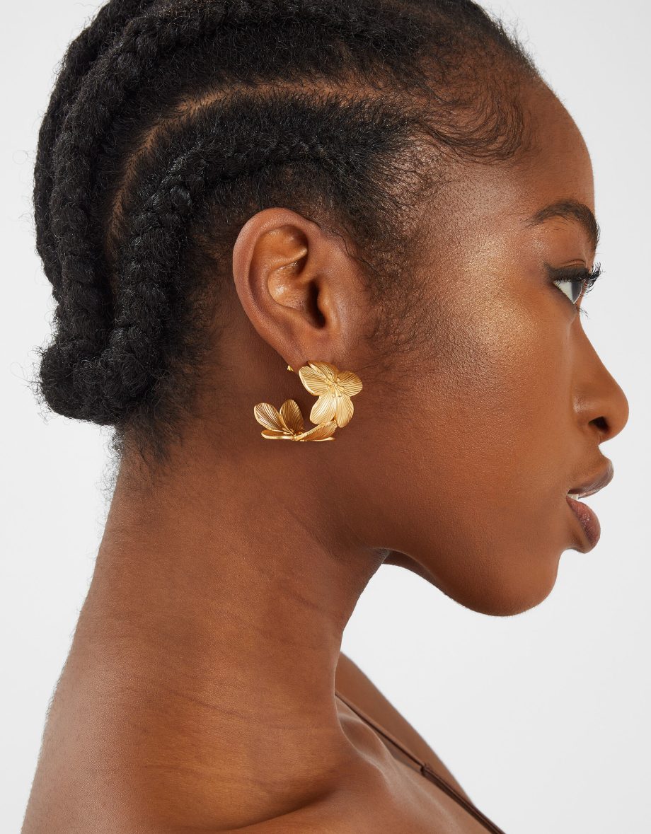 STATEMENT FLOWER HOOP EARRINGS GOLD