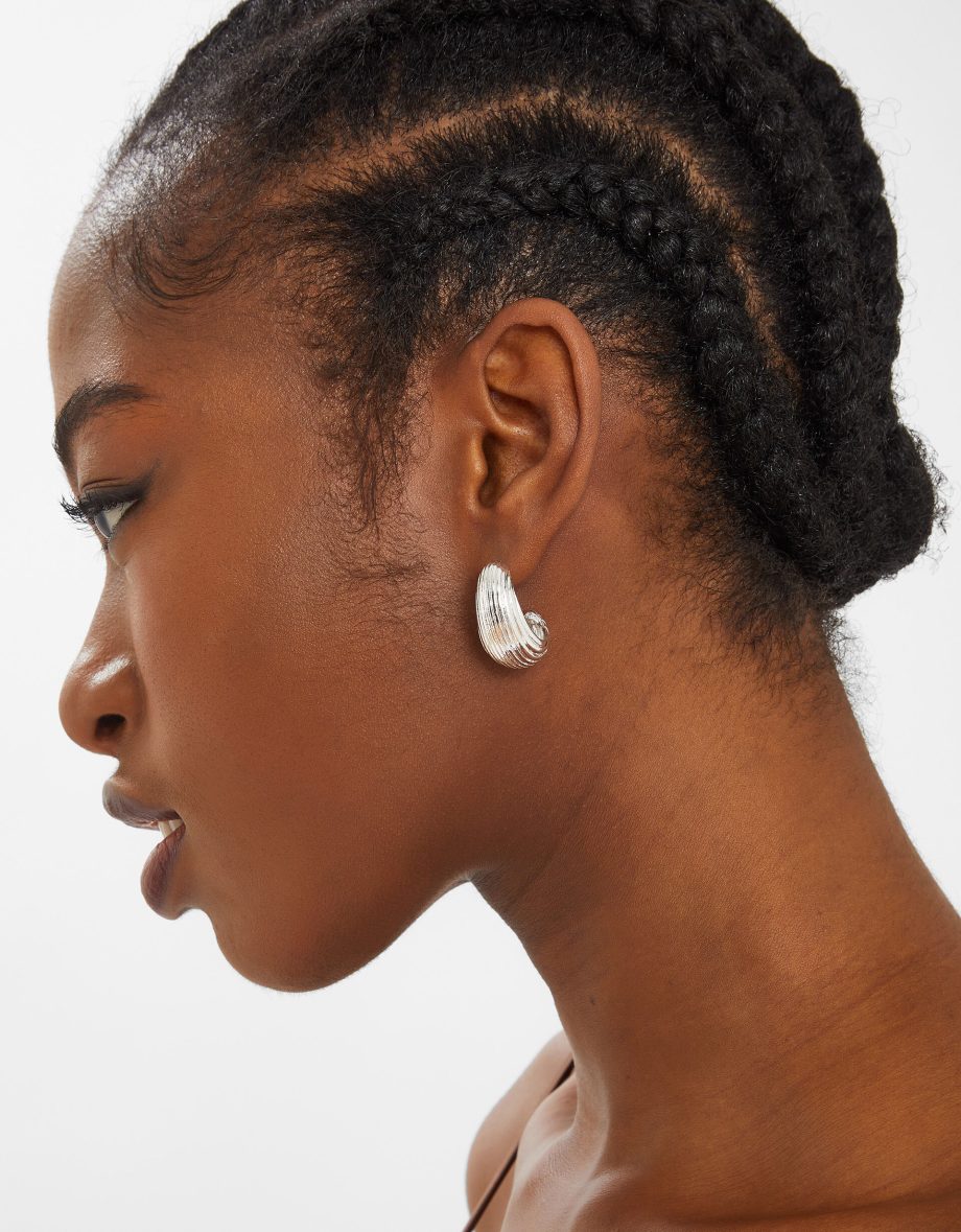 CHUNKY RIBBED HOOP EARRINGS