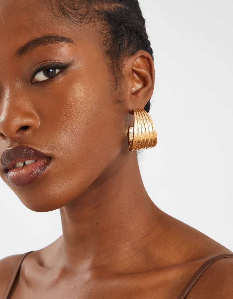 TEXTURED RIDGE HOOP EARRINGS