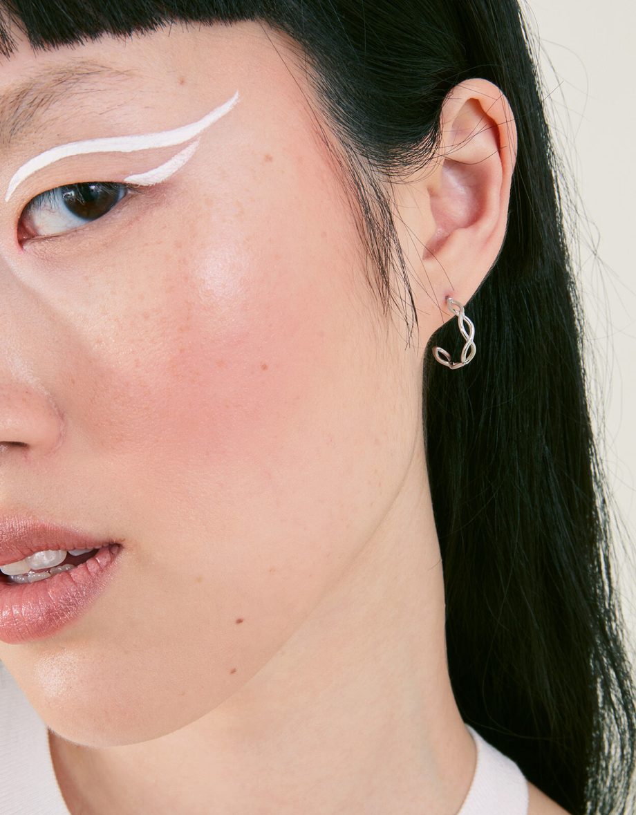 CROSSOVER HOOP EARRINGS