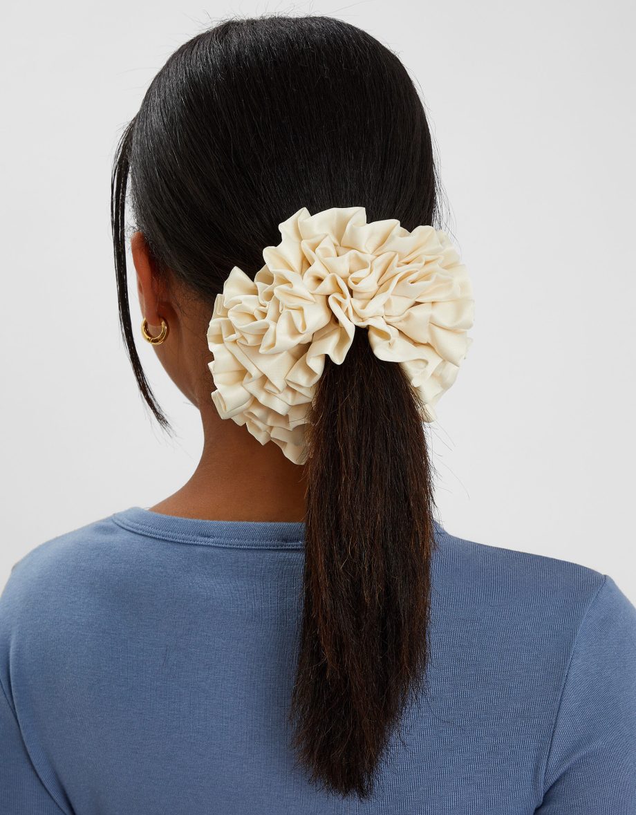 OVERSIZED RUFFLE SATIN HAIR SCRUNCHIE CREAM