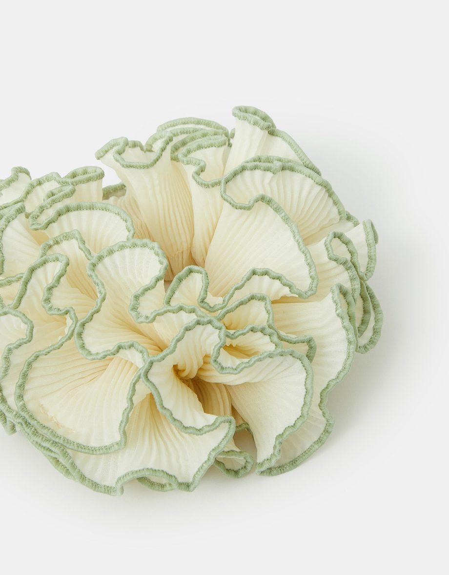 OVERSIZED FRILLY PLEATED HAIR SCRUNCHIE