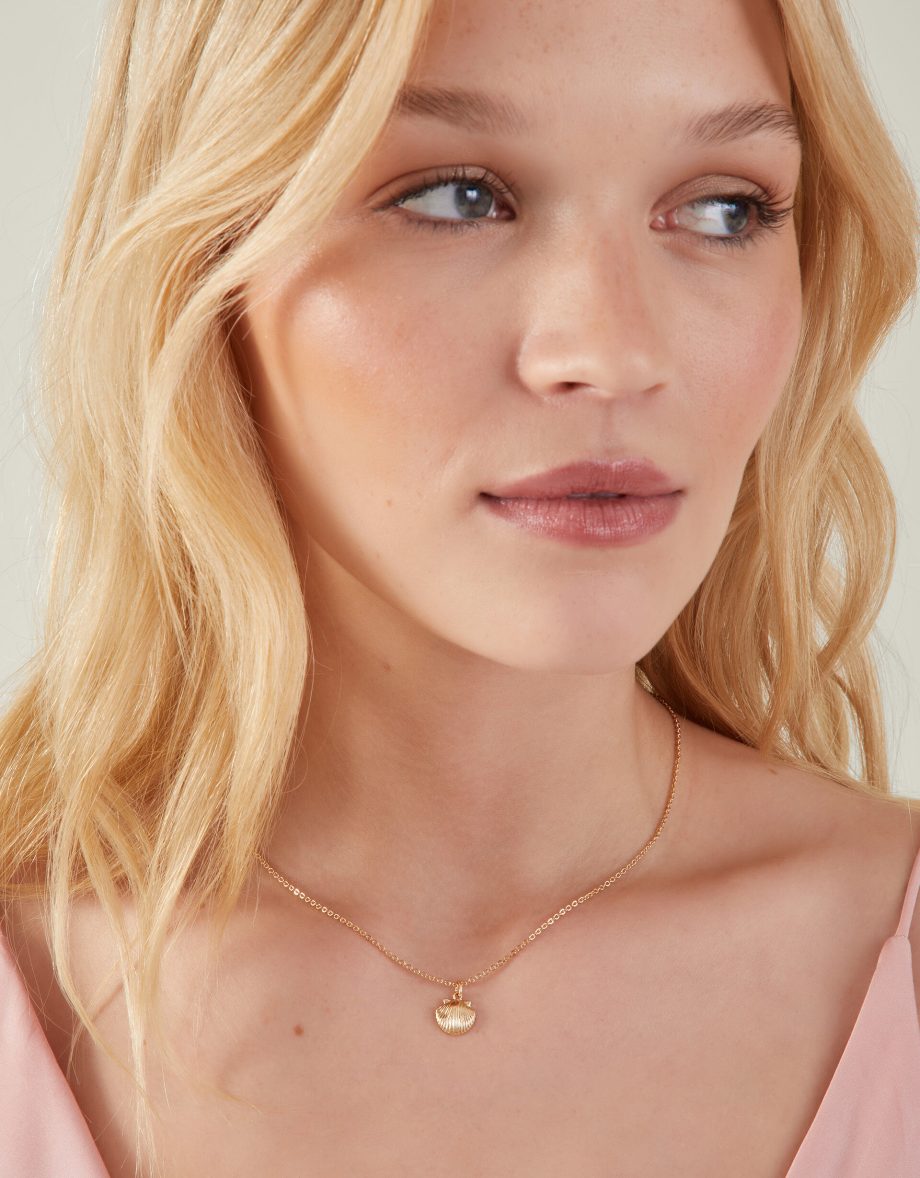 SHELL PENDANT NECKLACE