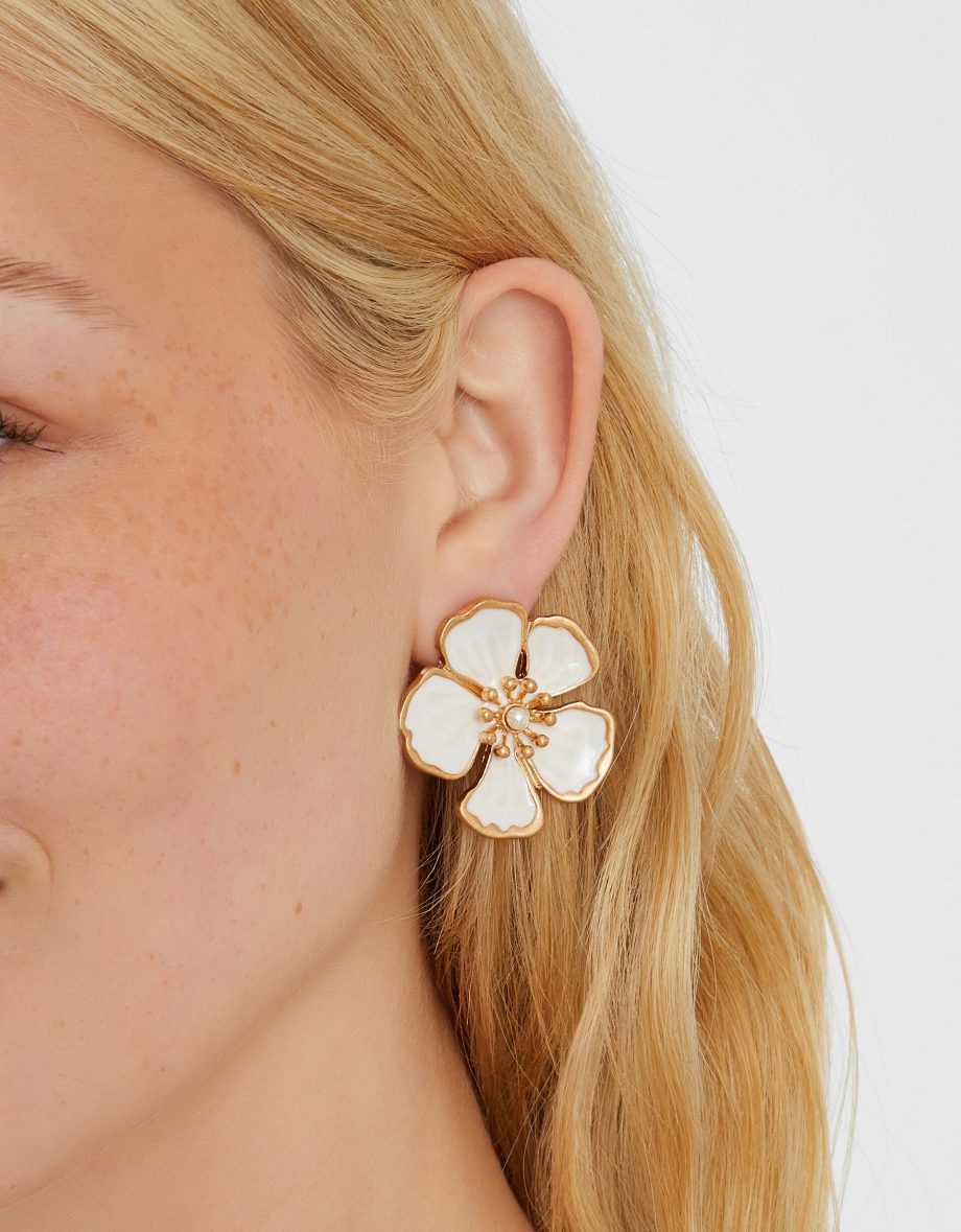 STATEMENT FLOWER STUD EARRINGS