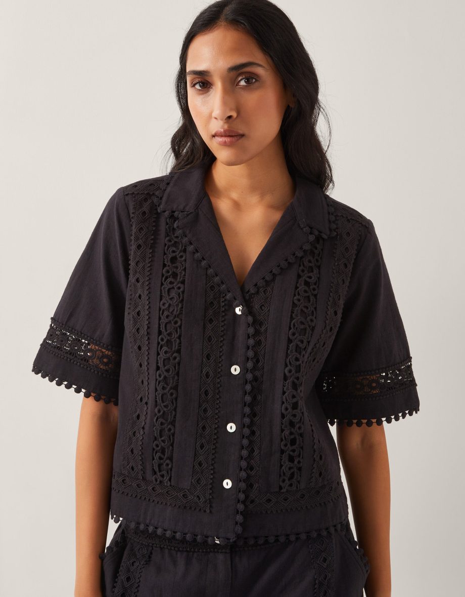 Irina short sleeve lace shirt black