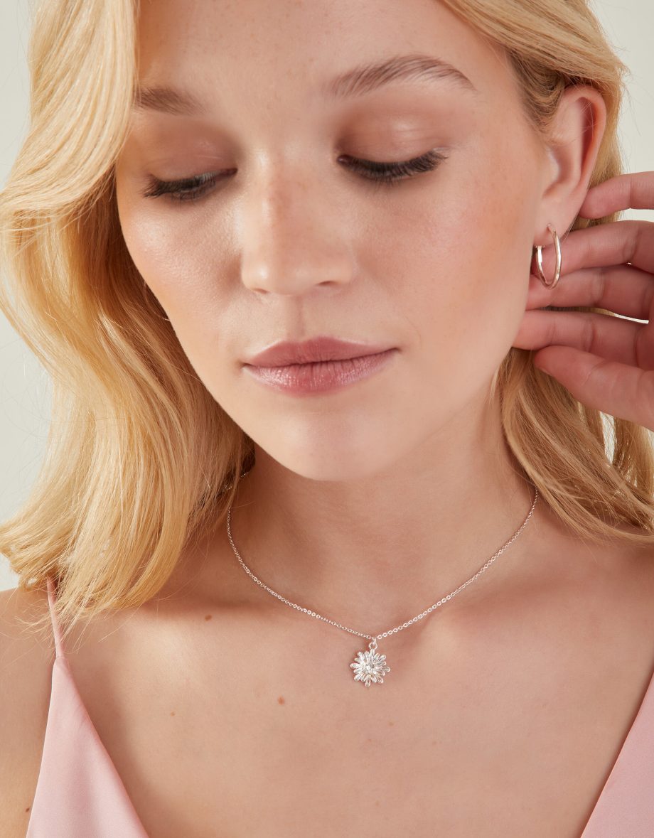 FLOWER GEM PENDANT NECKLACE