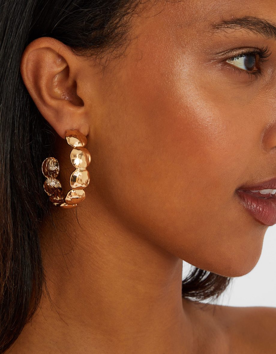SCALLOP HOOP EARRINGS