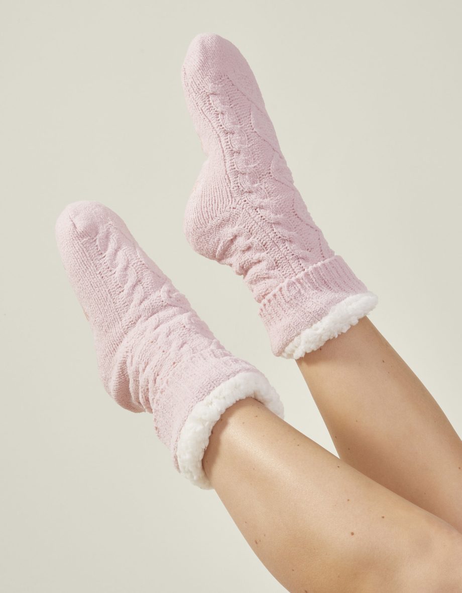 CABLE KNIT SLIPPER SOCKS