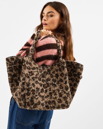 LEOPARD PRINT TEDDY SHOULDER BAG